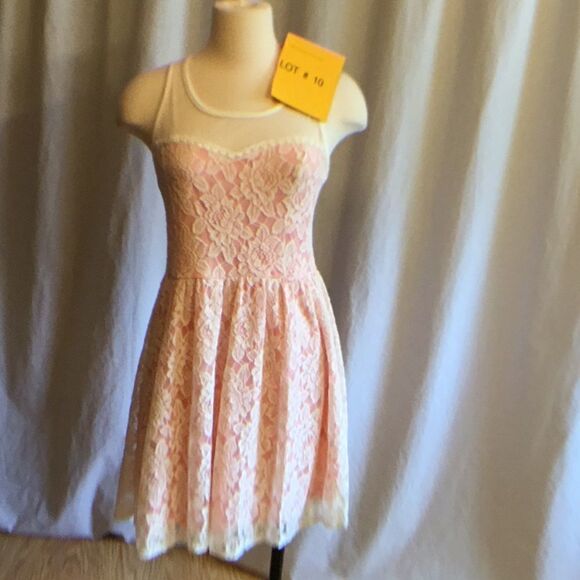 Pink dress with cream lace overlay in size large - Picture 1 of 8